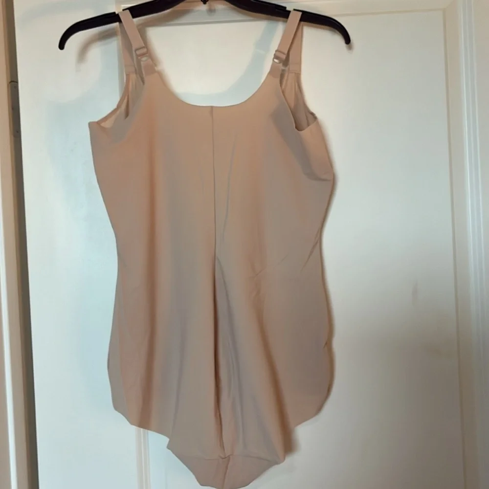 EUC shapewear by Maidenform Size XL smoothing bodysuit with adjustable straps - Picture 6 of 8